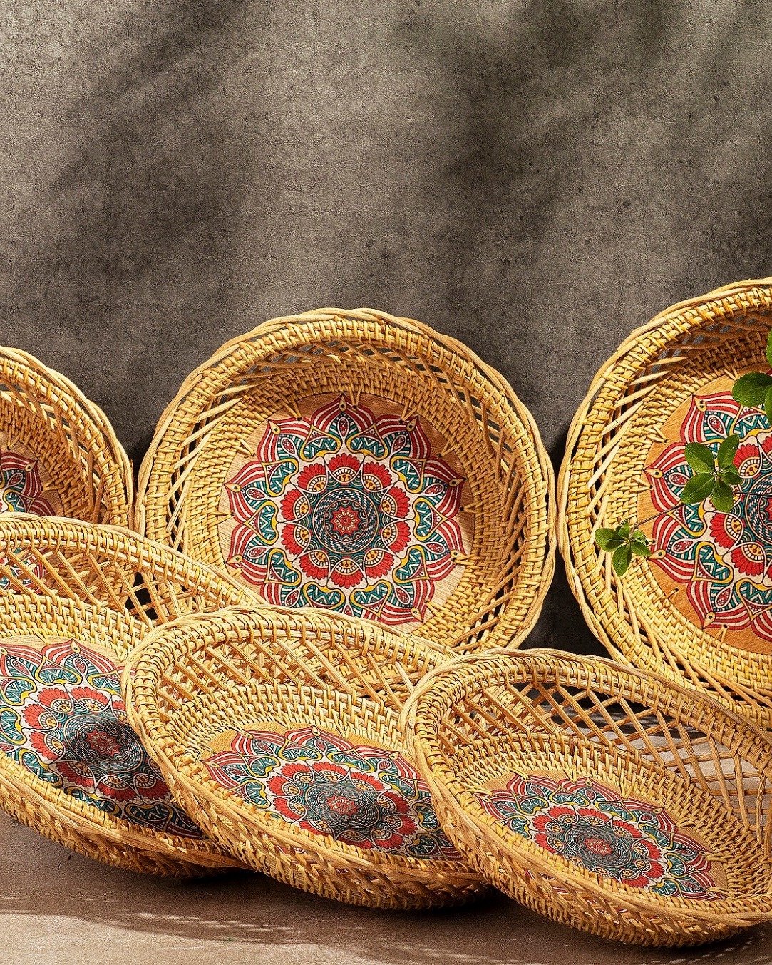 Khay tròn đáy gỗ họa tiết - Round tray with wooden bottom - Image 7