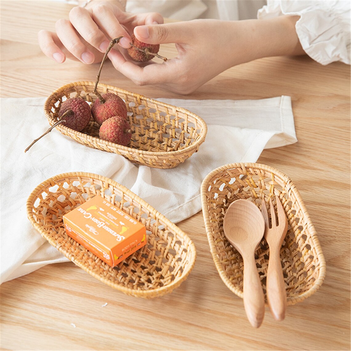 Khay bầu dục đáy lưới - Oval tray with mesh bottom